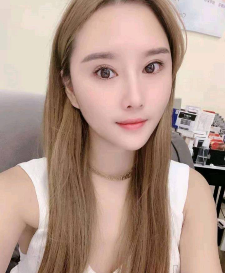 春 路漂亮的小姐姐