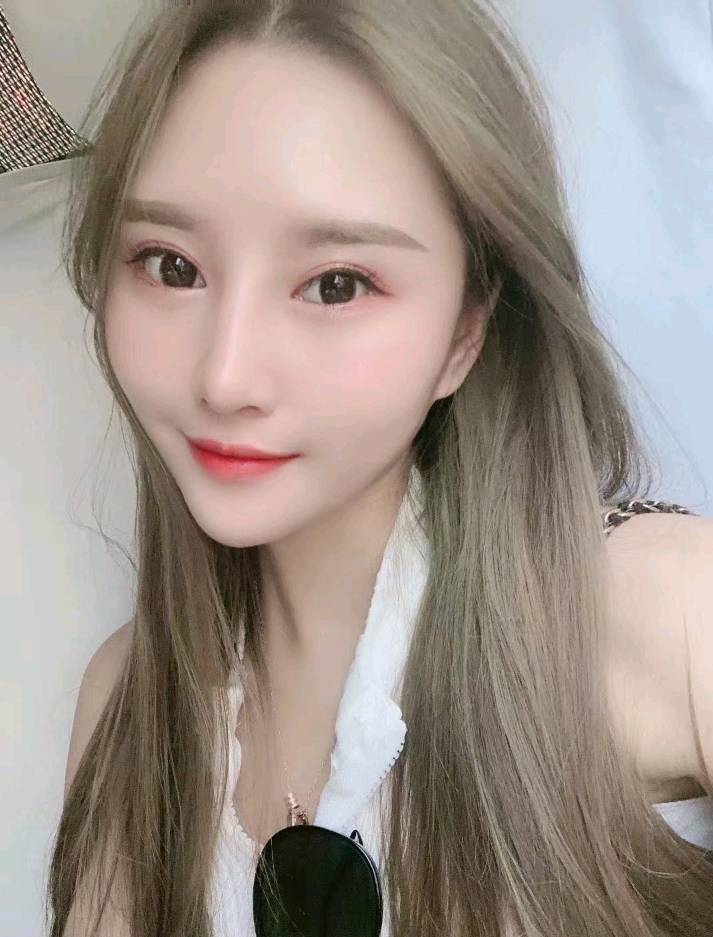 春 路漂亮的小姐姐