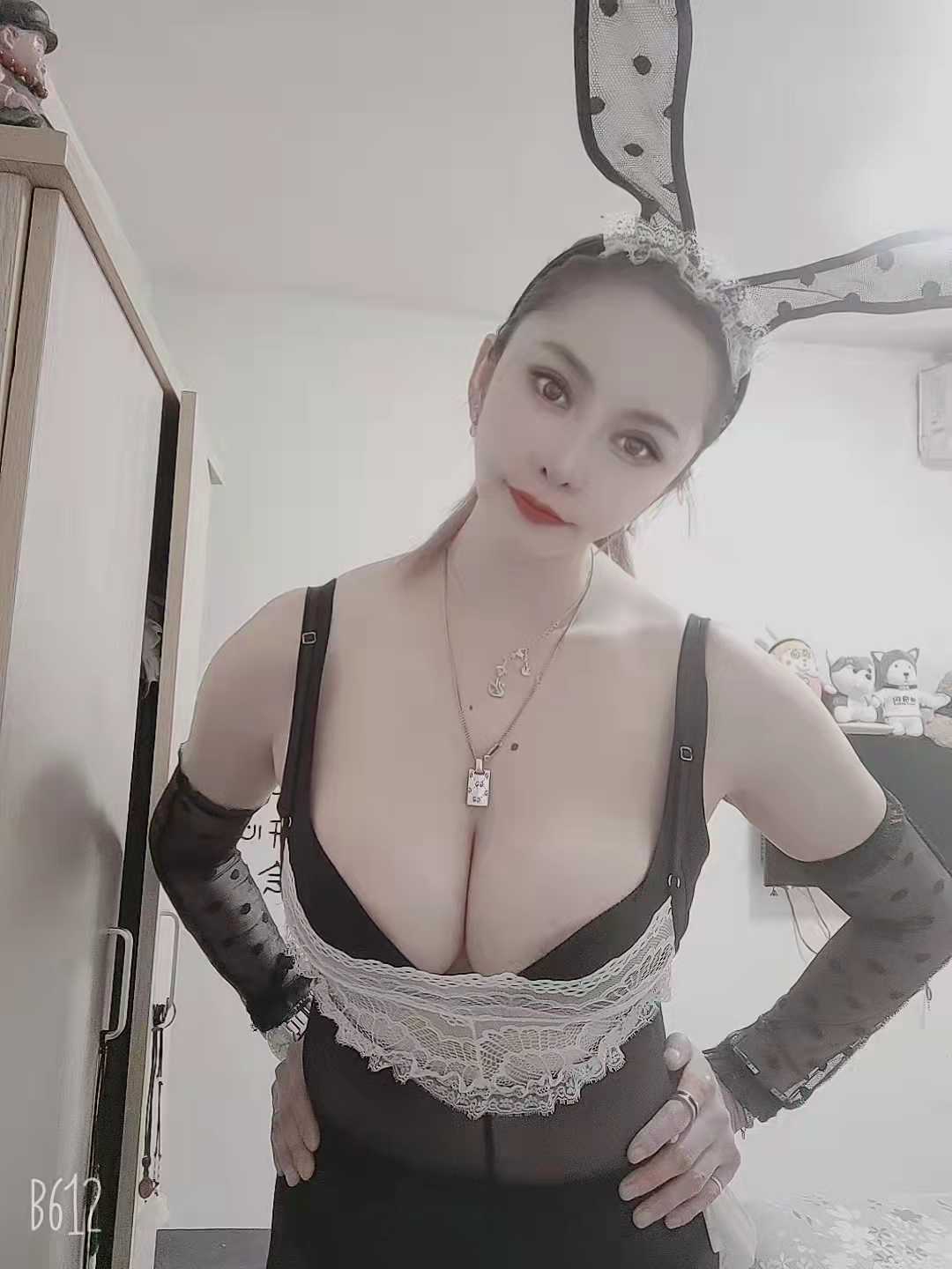 车灯硕大,超级性感,服务特别好的妹子