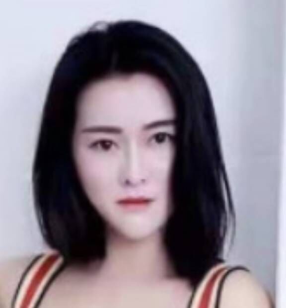 她那里有很多的制服可以选，还有婚服，服务很好