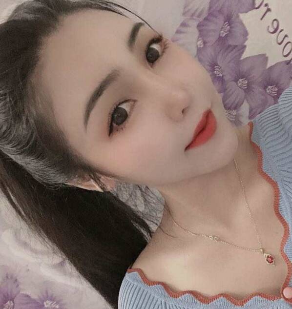 丰乳肥臀e杯服务系小妹，服务好sao水多