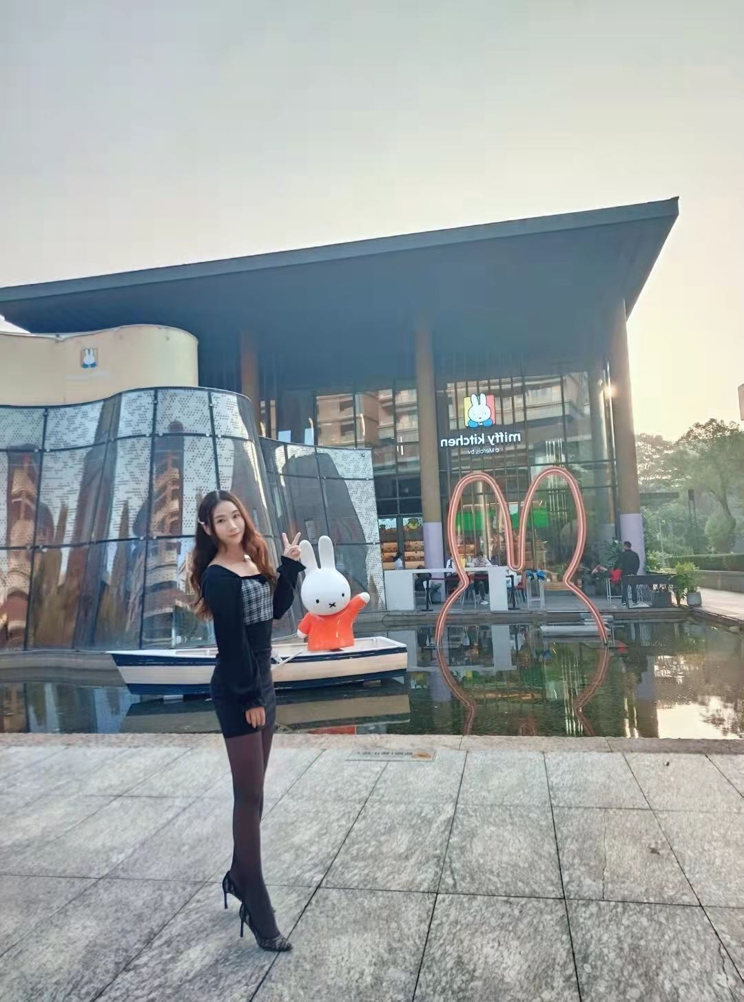 身材迷人的安娜小姐姐