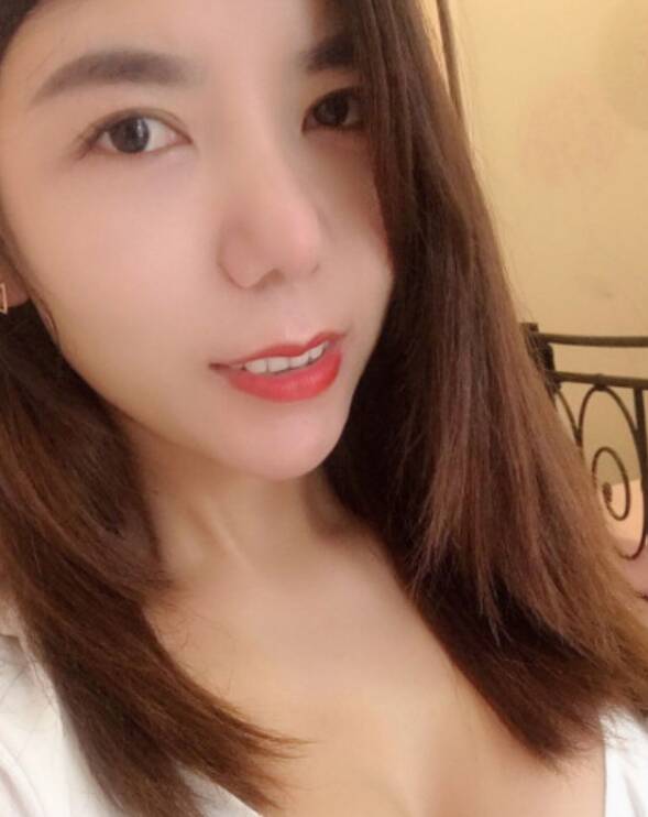 借钱都要去搞的妹子