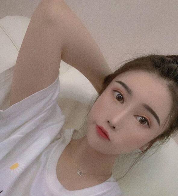 黑色gla，尾号c56，移动炮场马路女神