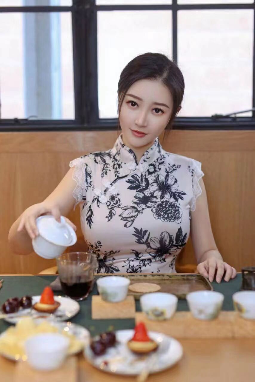 喝茶必须找她，浪蹄子