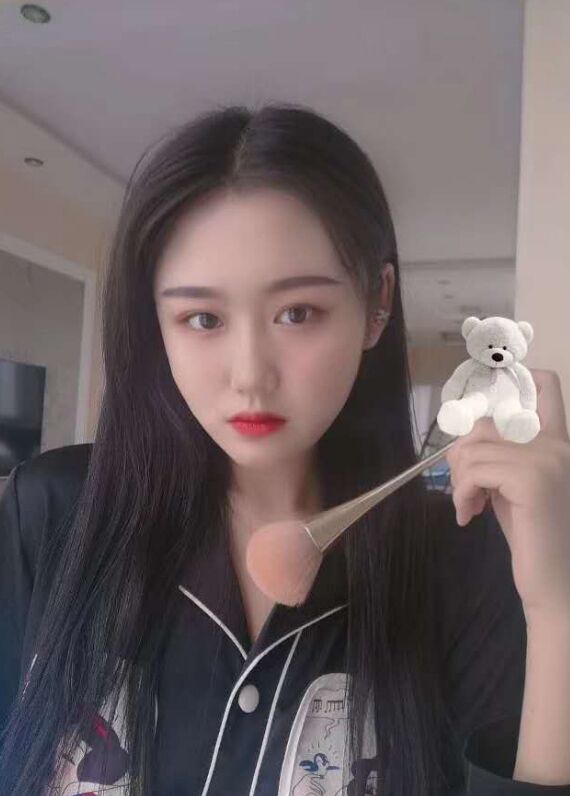 汉口租房的兼职年轻妹儿，白花花的大腿舔了又舔