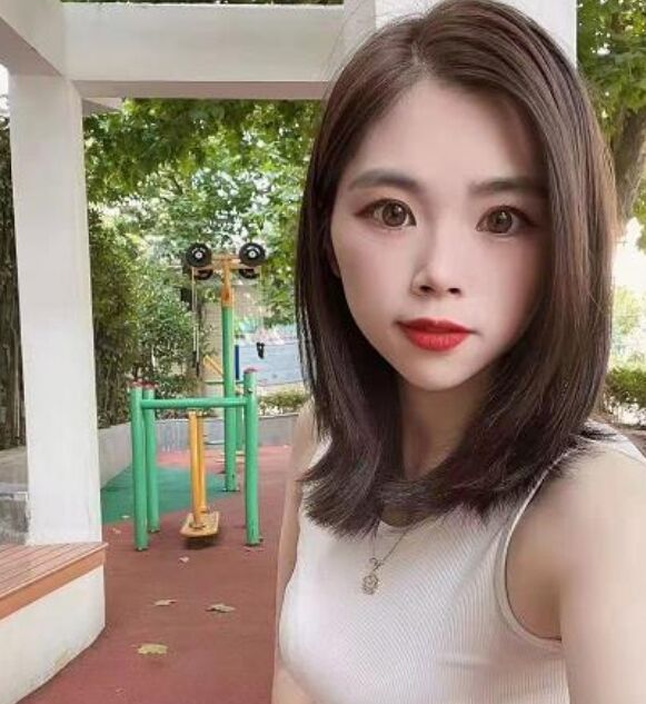 粉嫩少女刚下水，全GS服务，熟悉了可以约车震