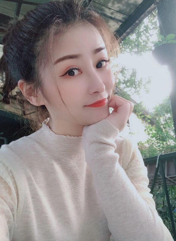 颜值很高，下面很紧的少妇