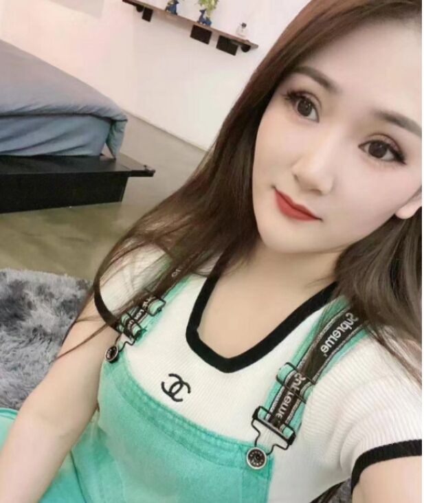 美女亚希，身材给力