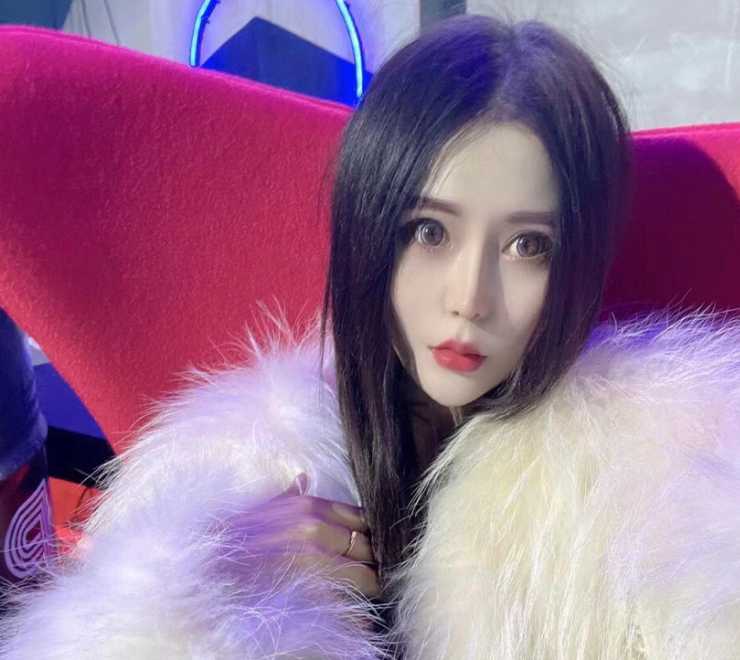 发掘一枚网红身材小姐姐