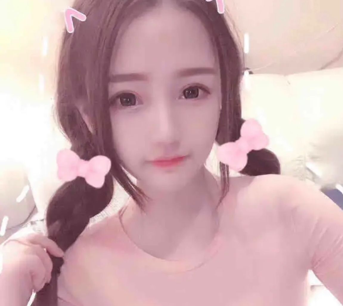 纹身花臂小姐姐不错