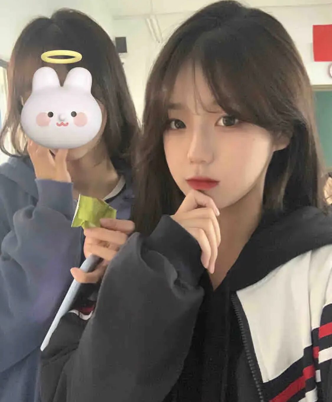 年轻美女颜兮，身材颜值给力