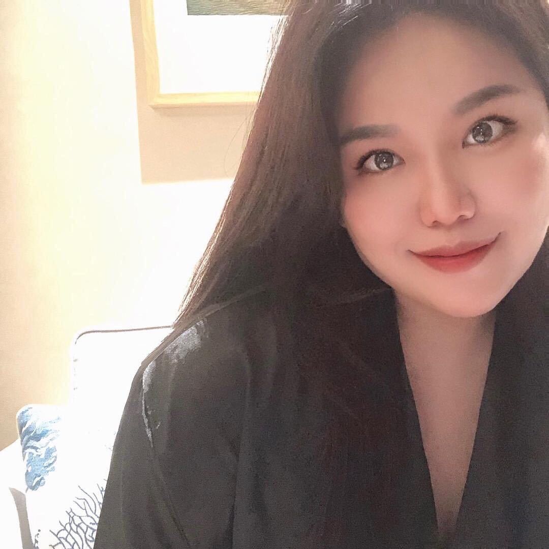 奶子又大又白，各种姿势有花活