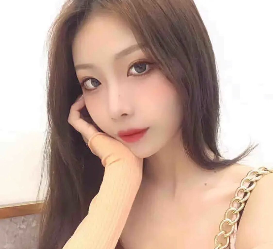 身材颜值很不错的学生妹