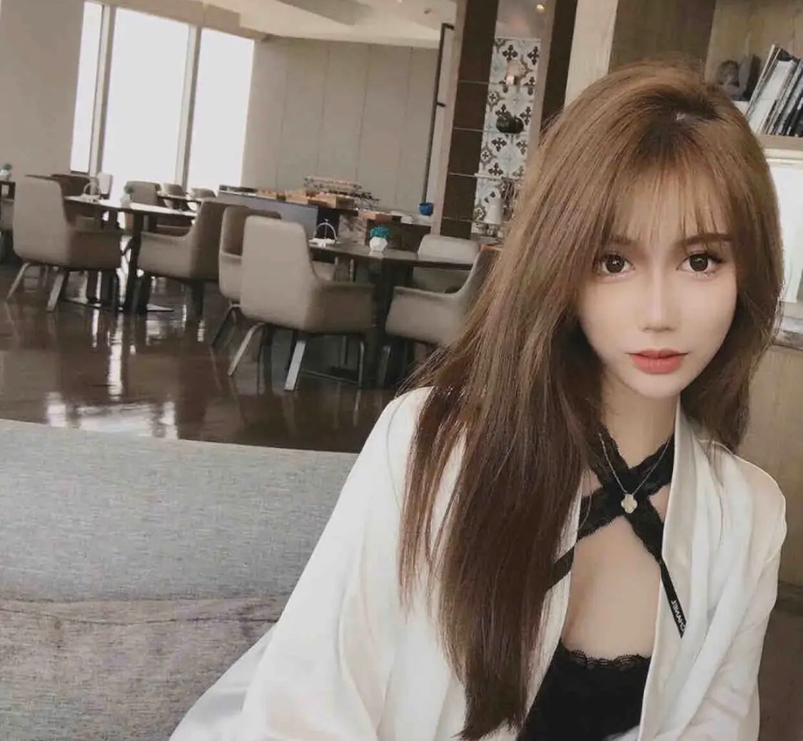 脸蛋精致，身材超好的妹子