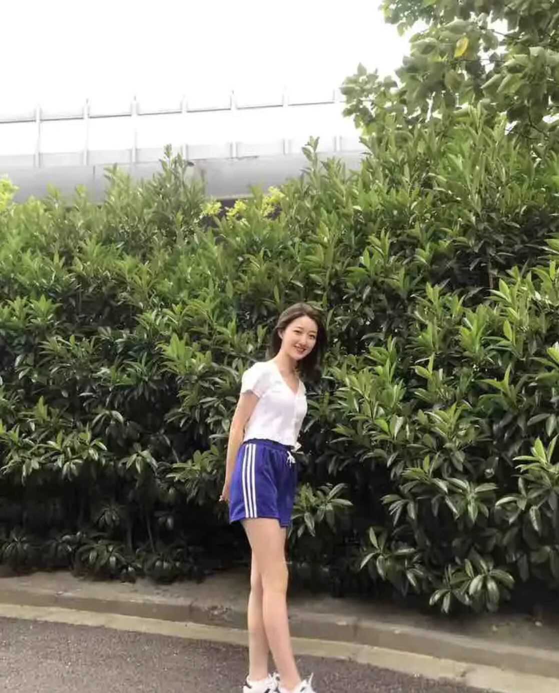 KH很细的一个妹子