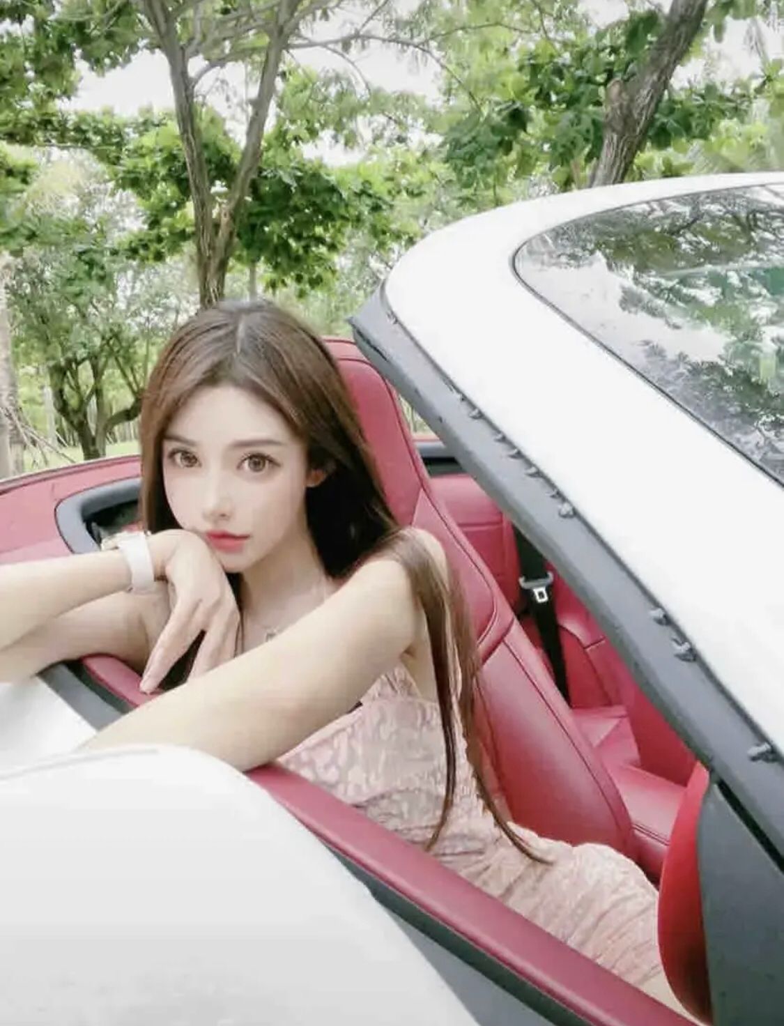 锦江的巴适妹子，颜值不错，态度还可以，比较配合