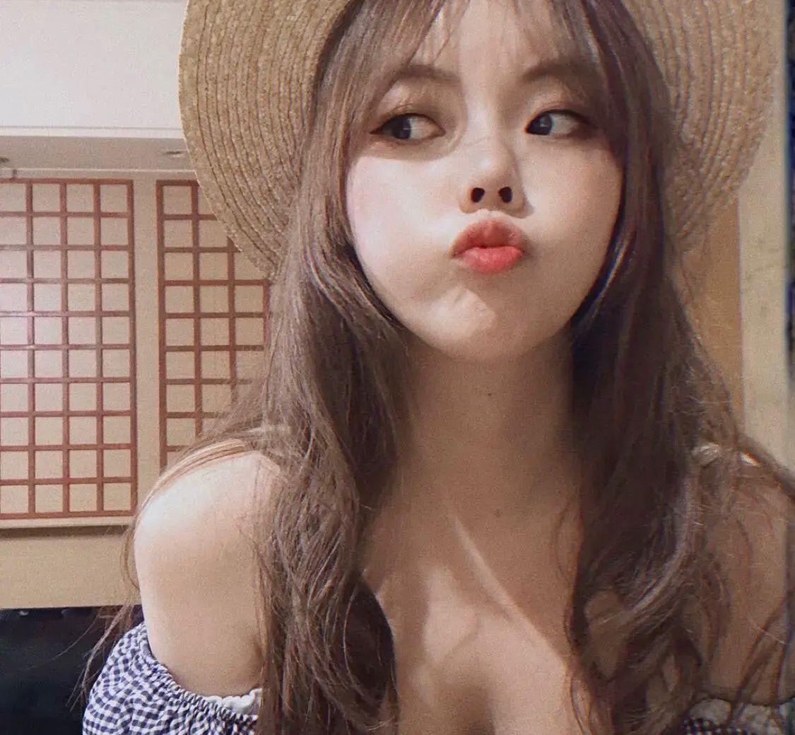 纹身小姐姐不错