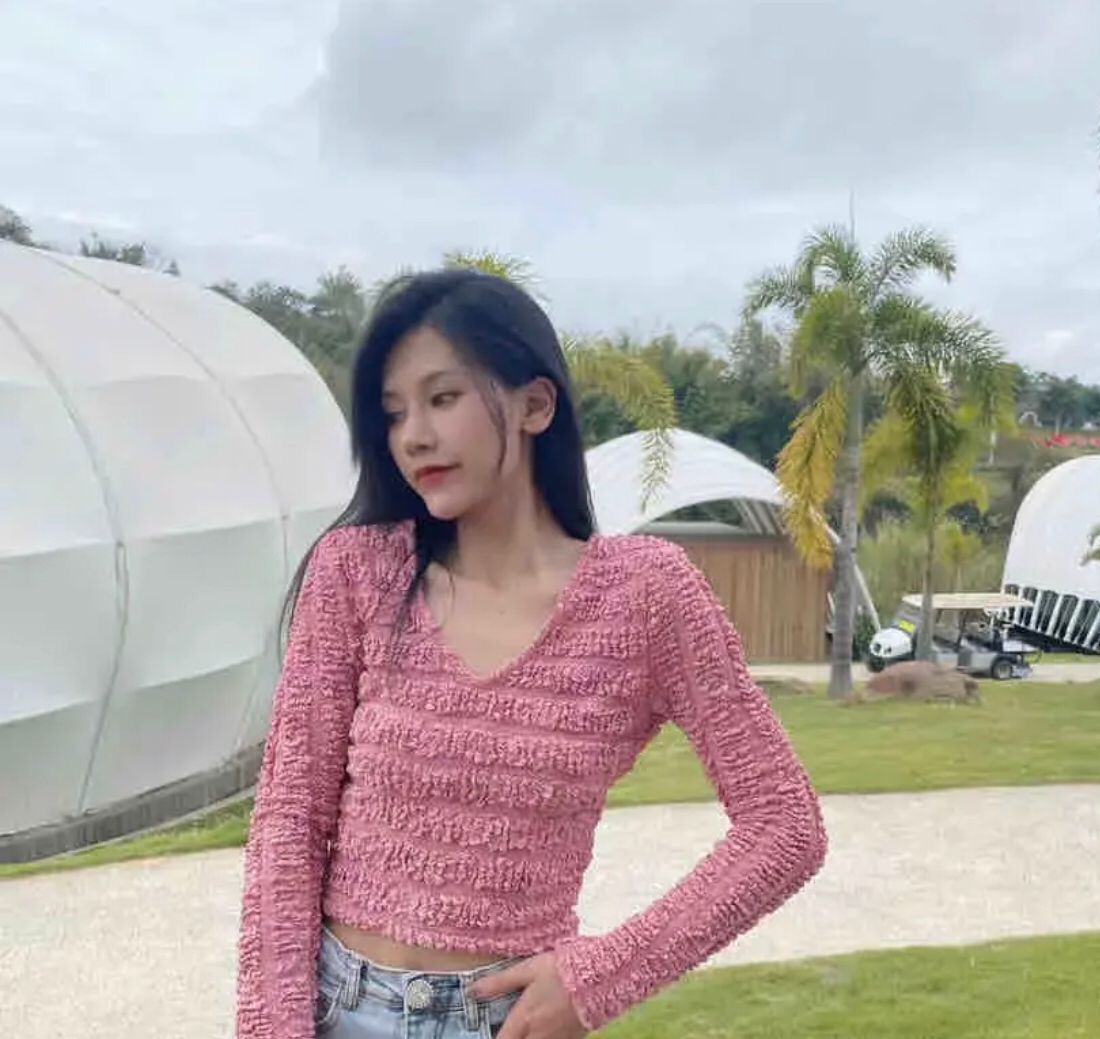 出击人照8分相似的兼职胸美妹子