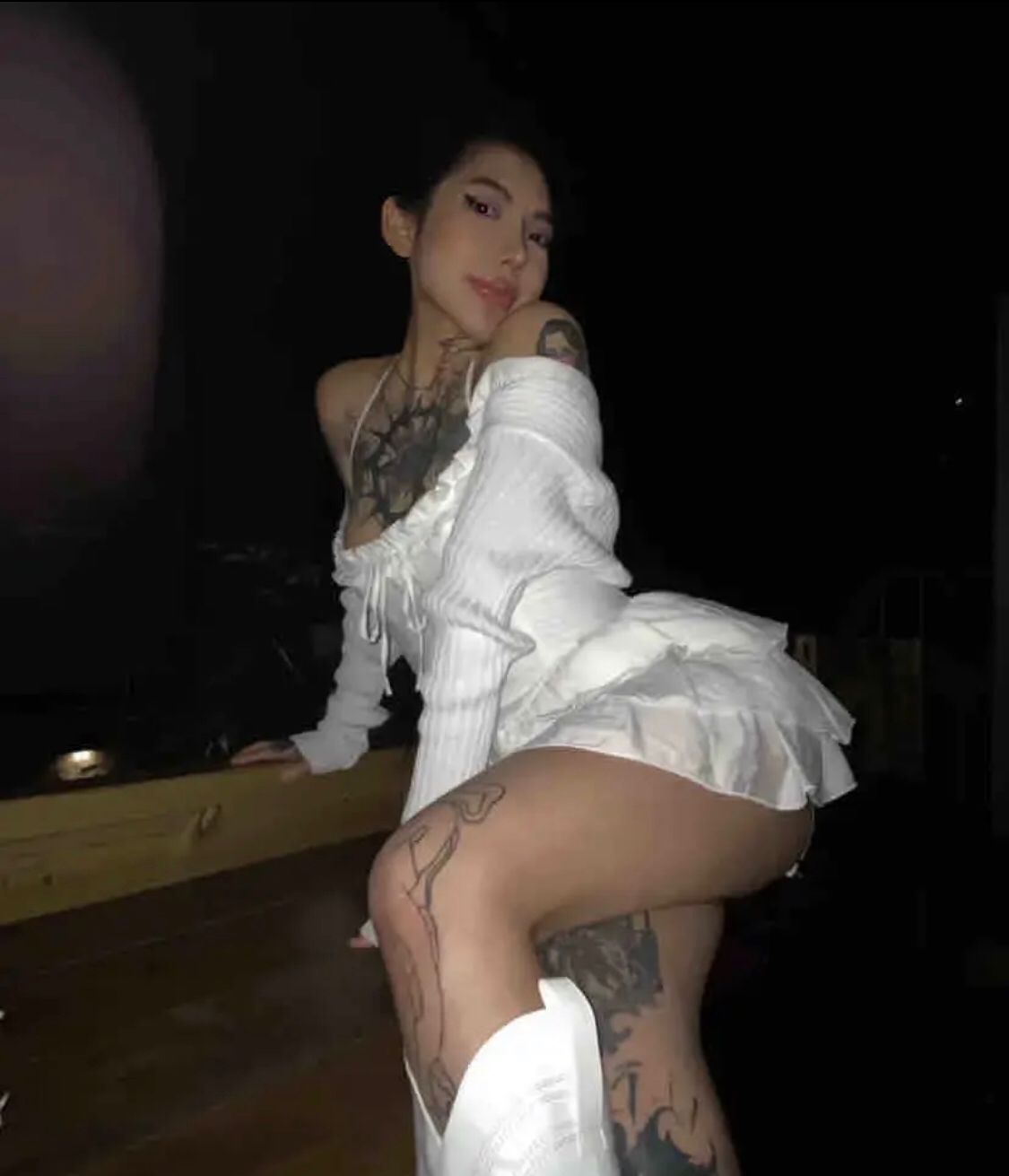 纹身很性感的妹子