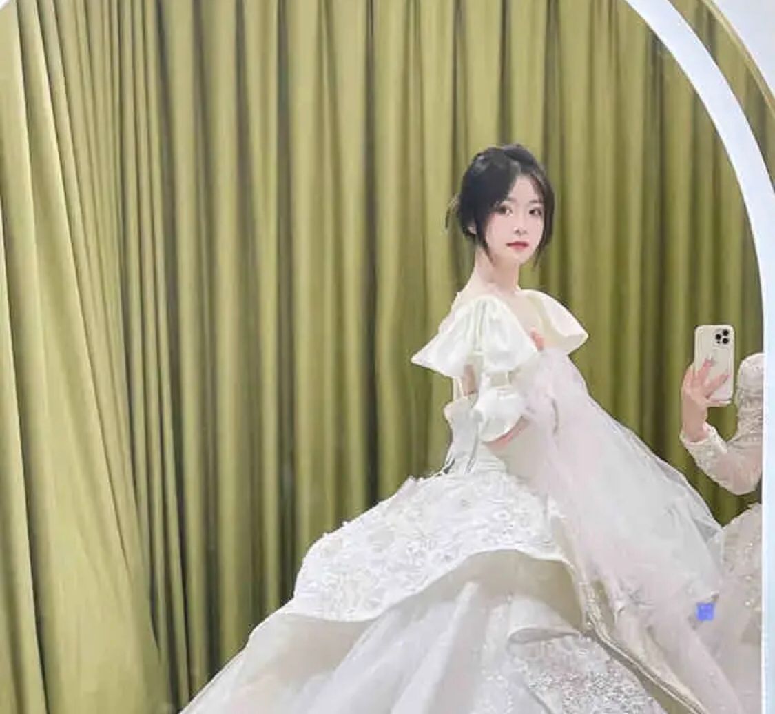 年轻兼职学生妹