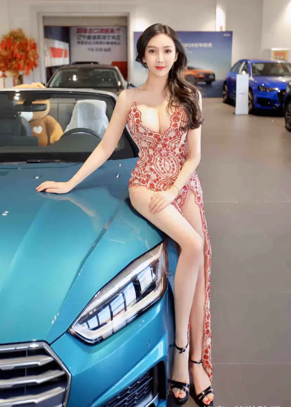 漂亮的兼职车模