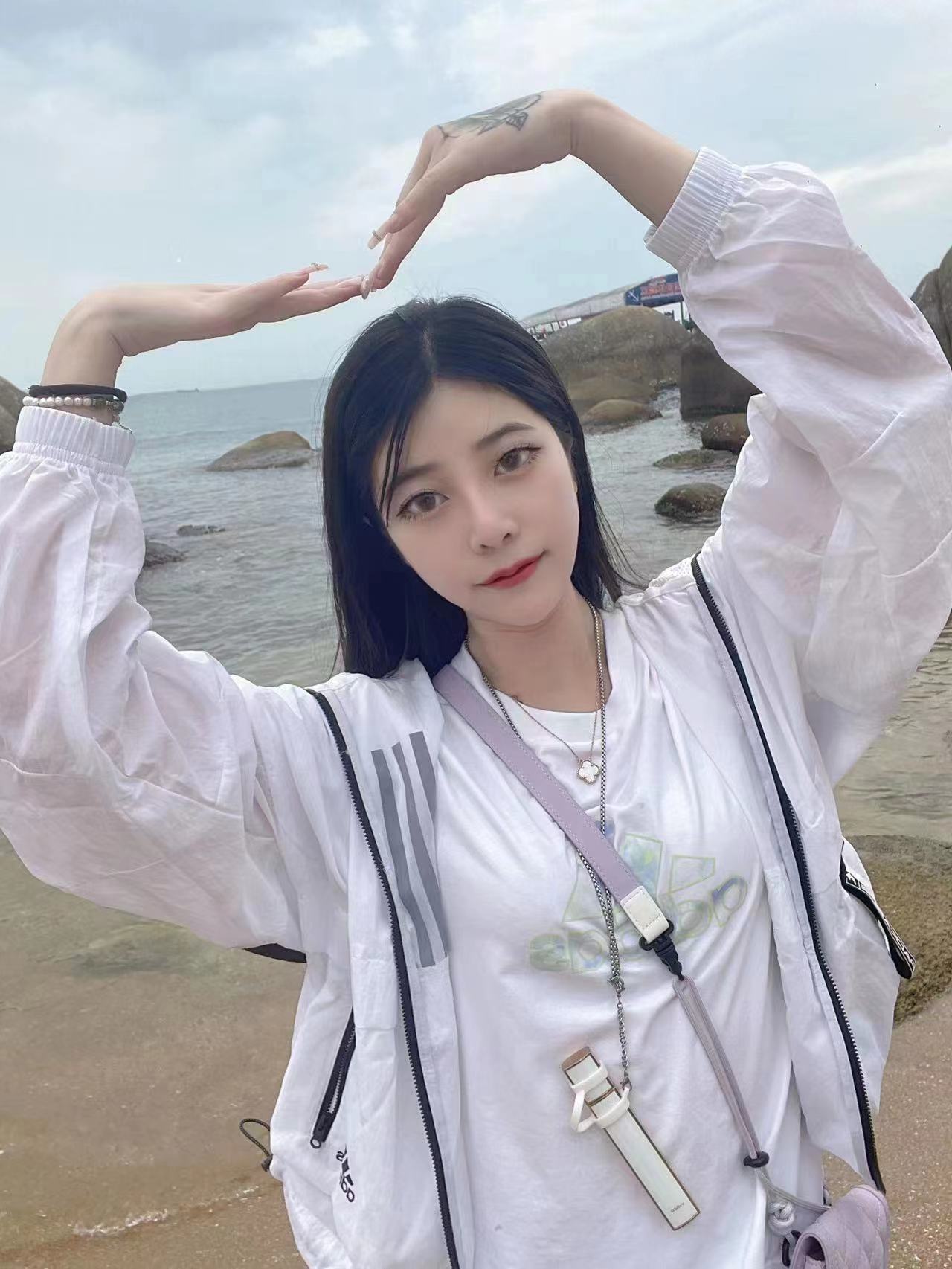 强烈推荐一个00后小姑娘！超级嫩的