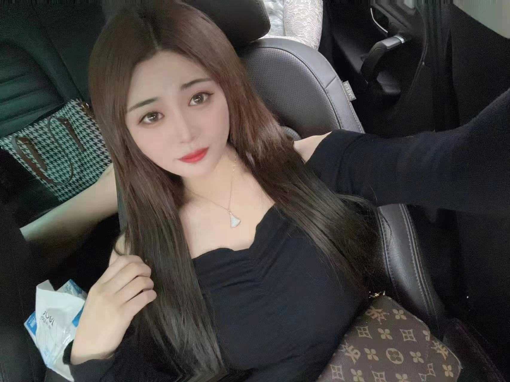 解锁性感兼职小姐姐菲菲