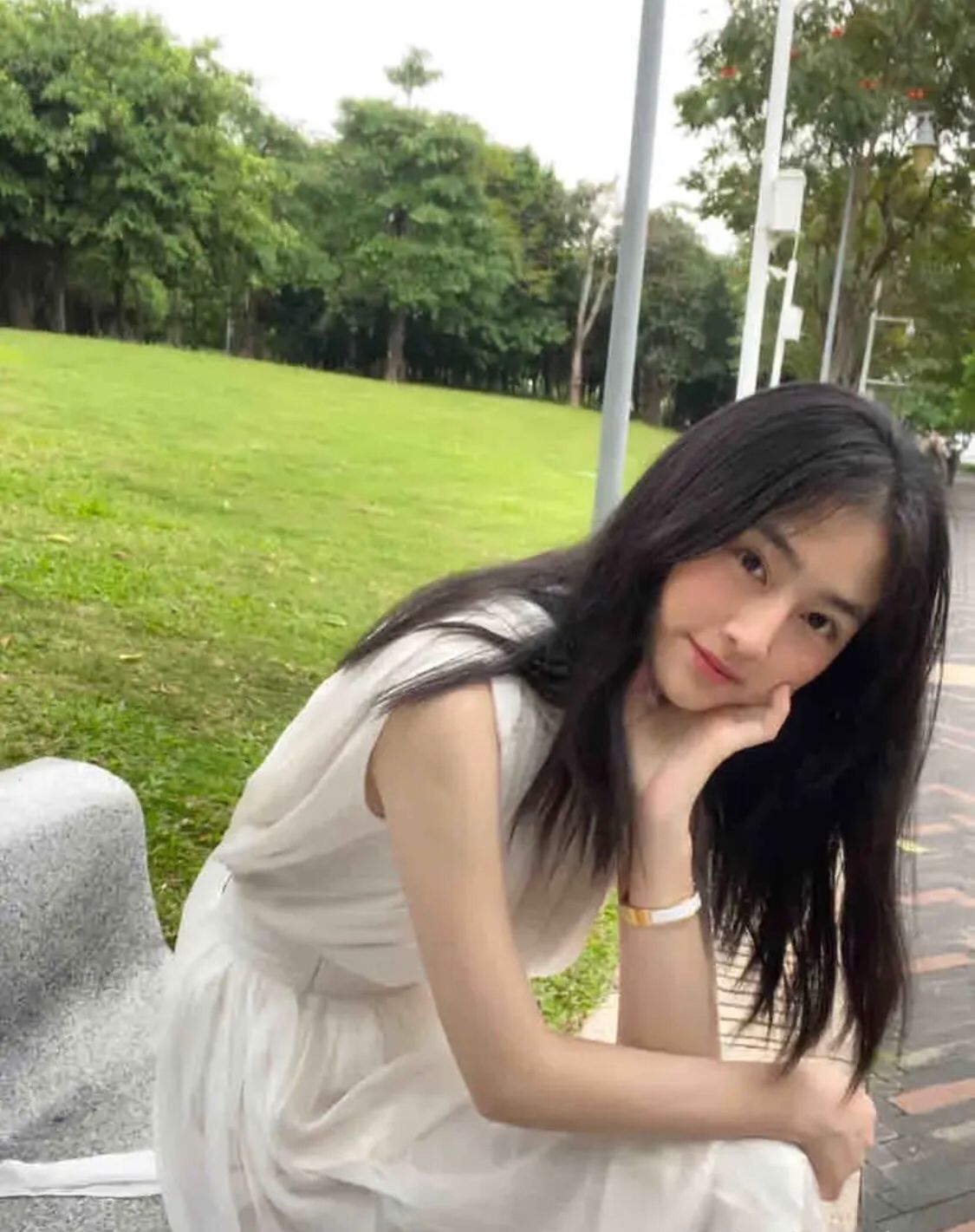 环境一般，但是各方面都不错的妹子