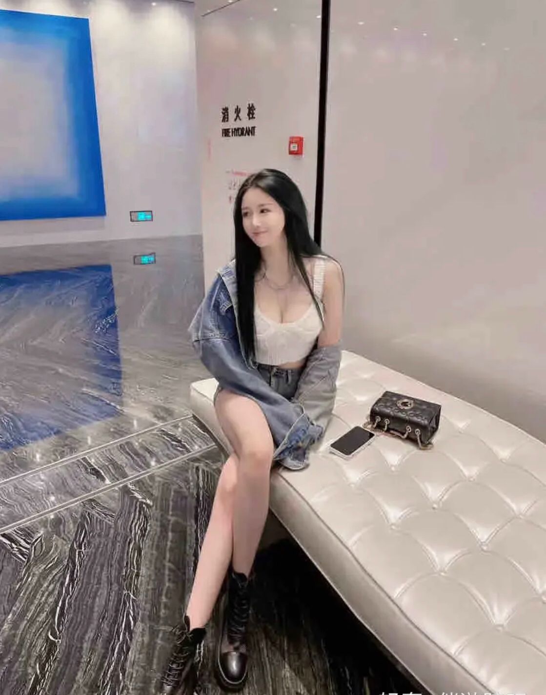 颜值身材不错的妹子