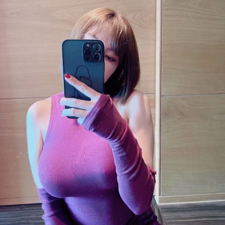 身材好性感，颜值不错的额妹子