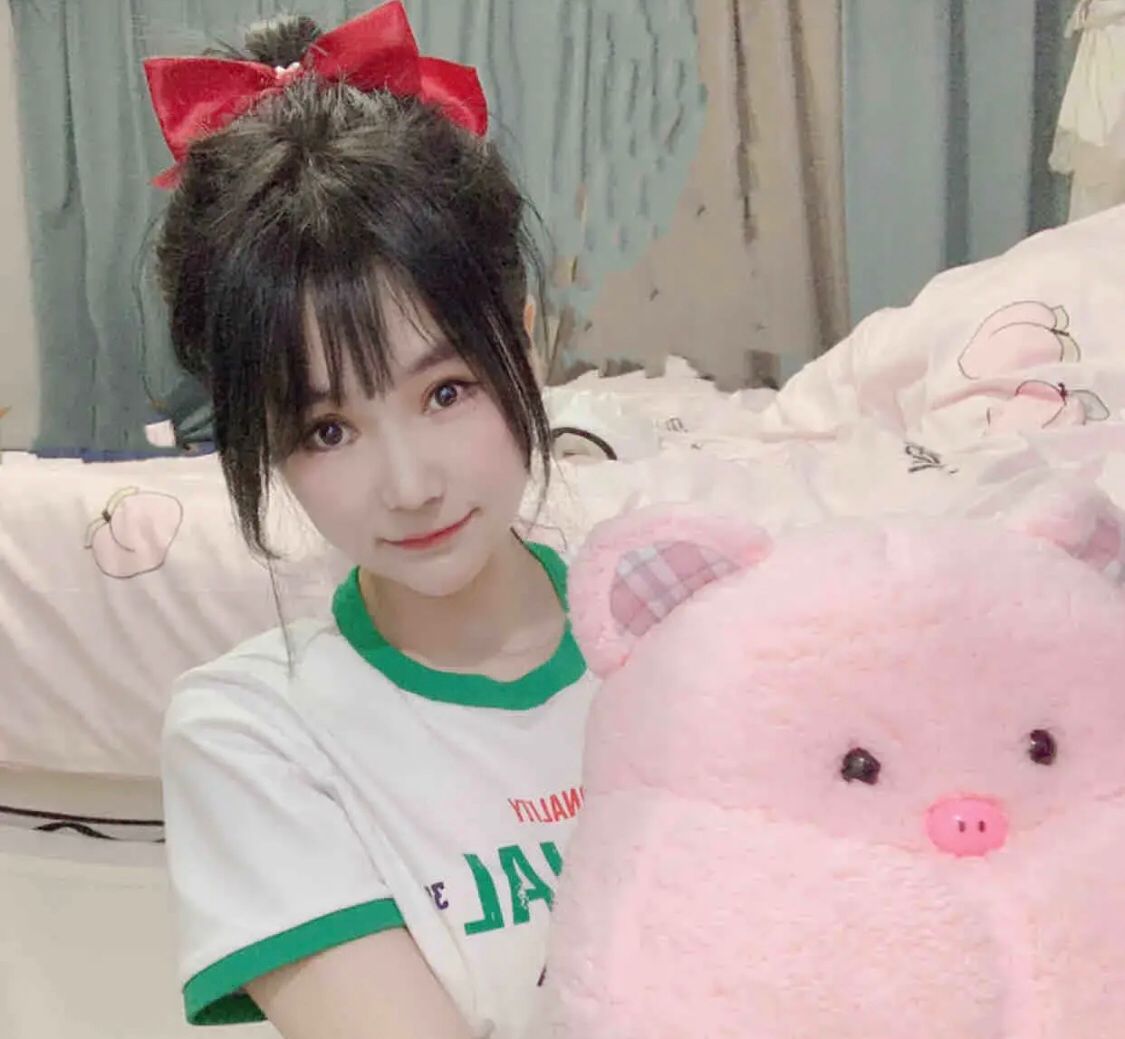 很主动的妹子，黑丝很多。