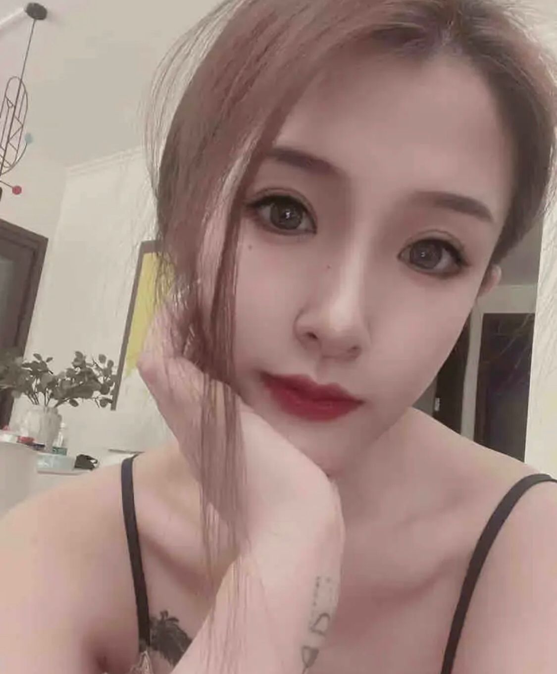 还算不错的妹子