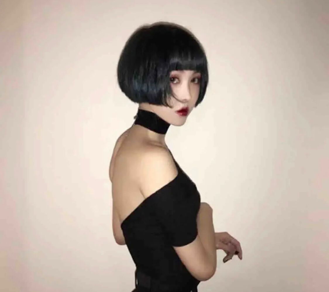 身材好棒的一个妹子