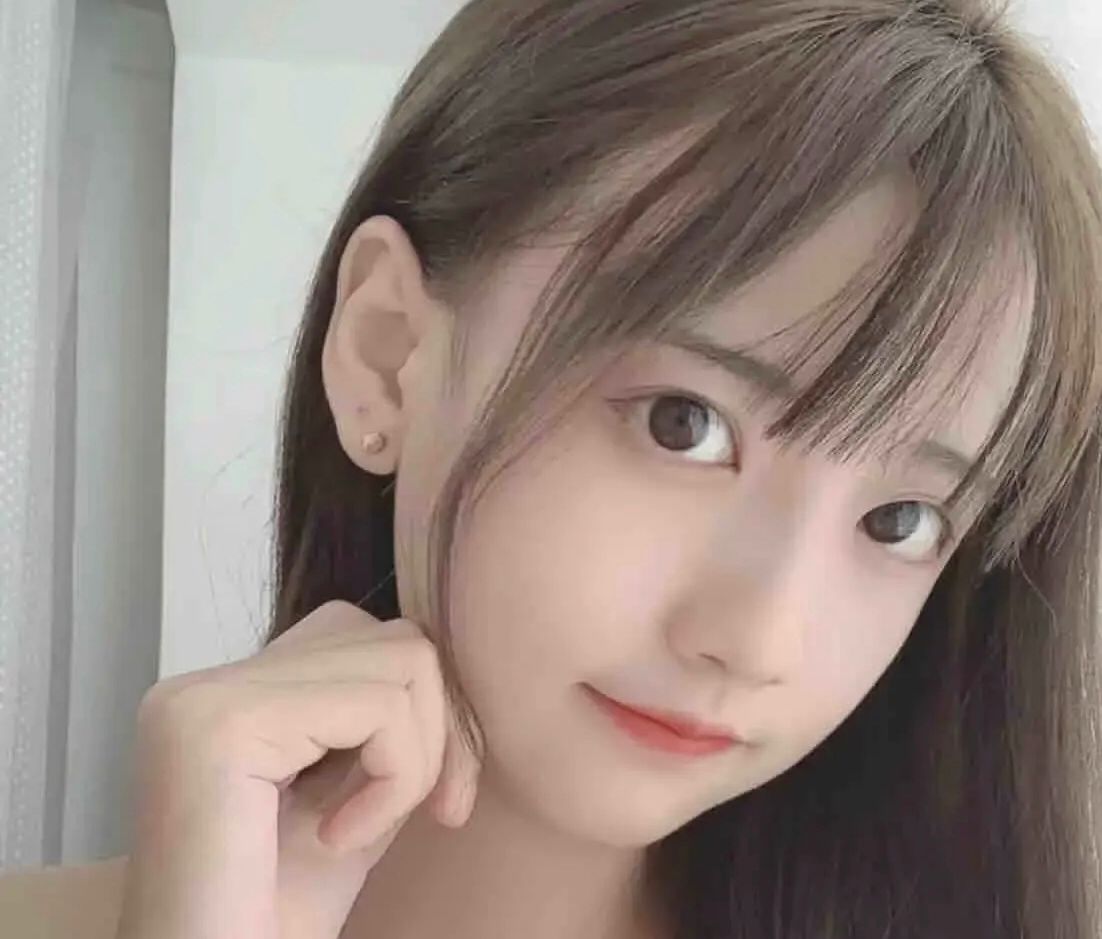 乖巧懂事妹子依依