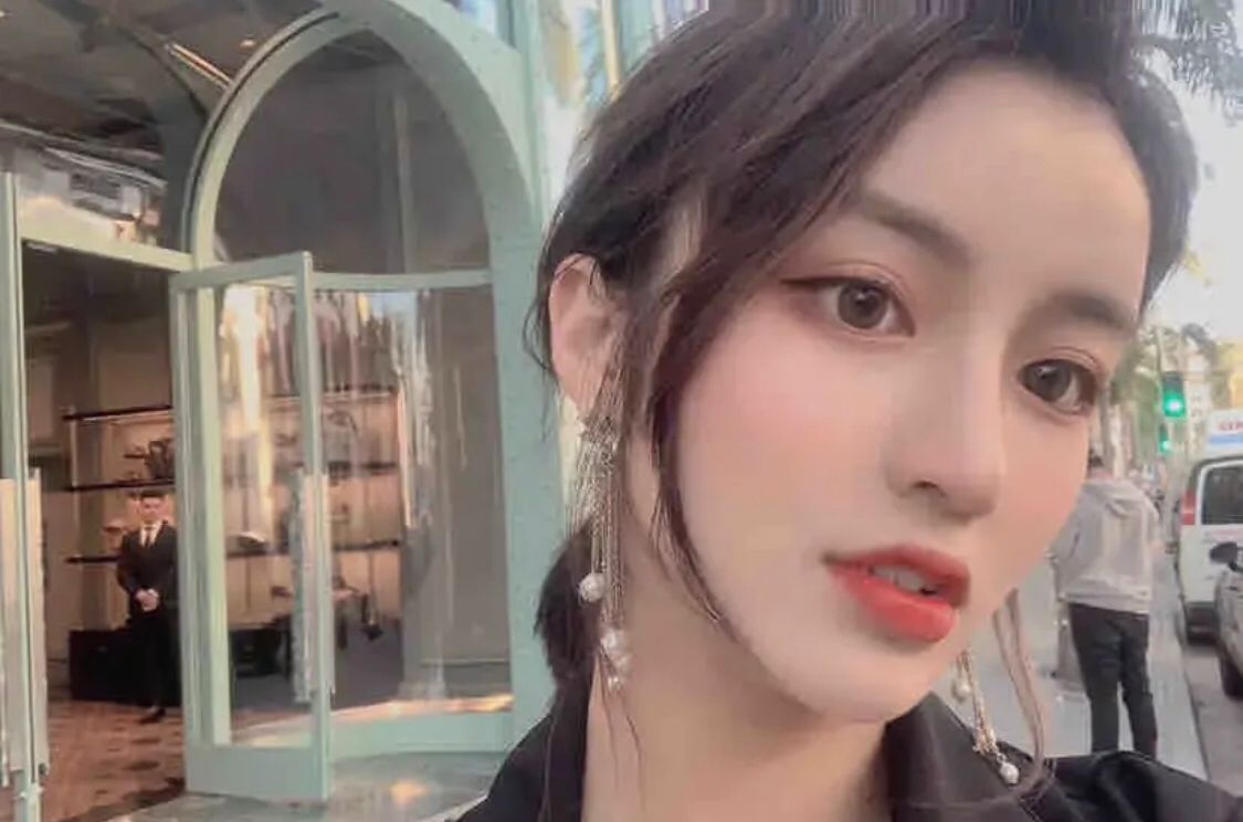 纯情女友般的温柔女孩