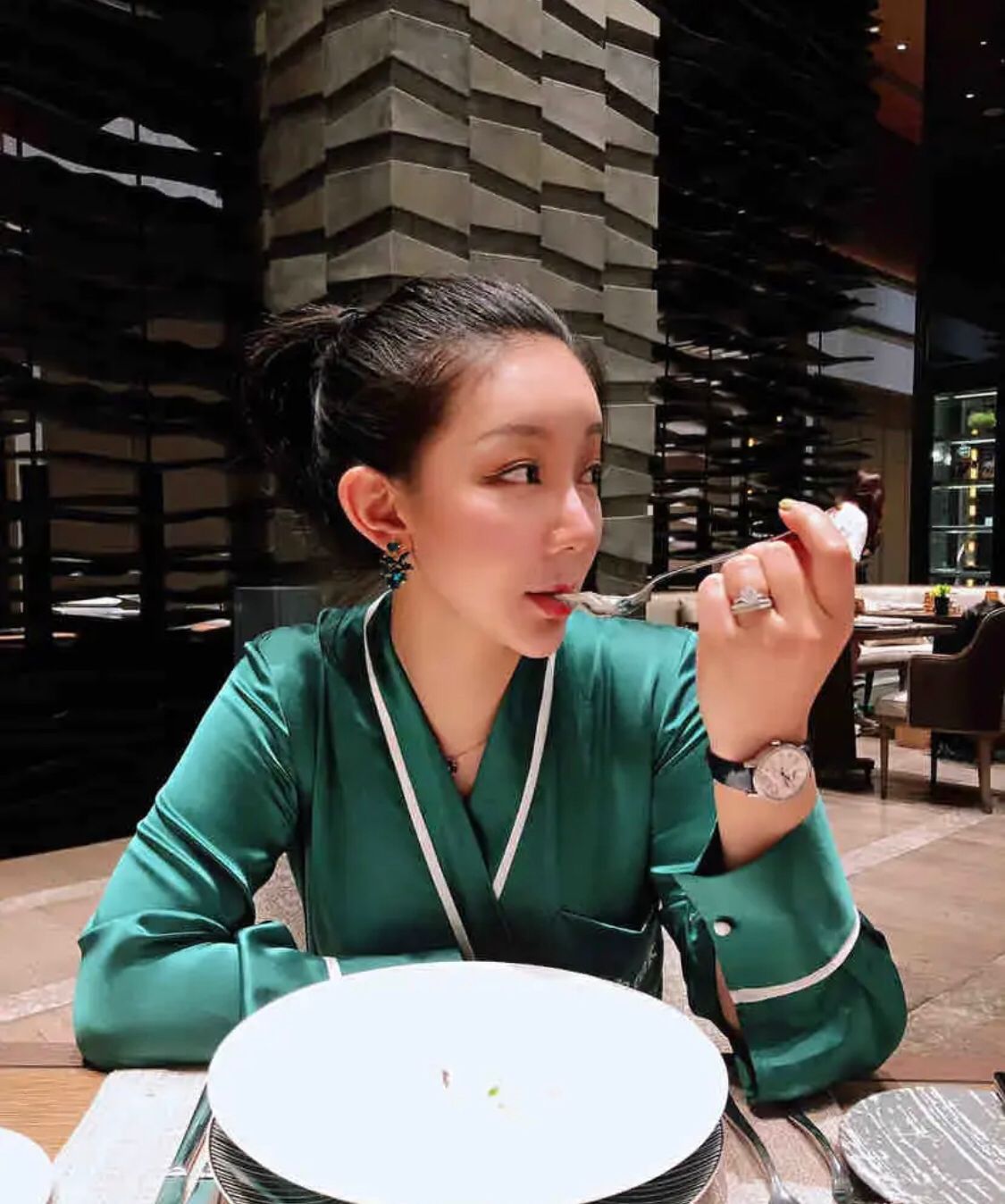 颜值不错的熟女少妇