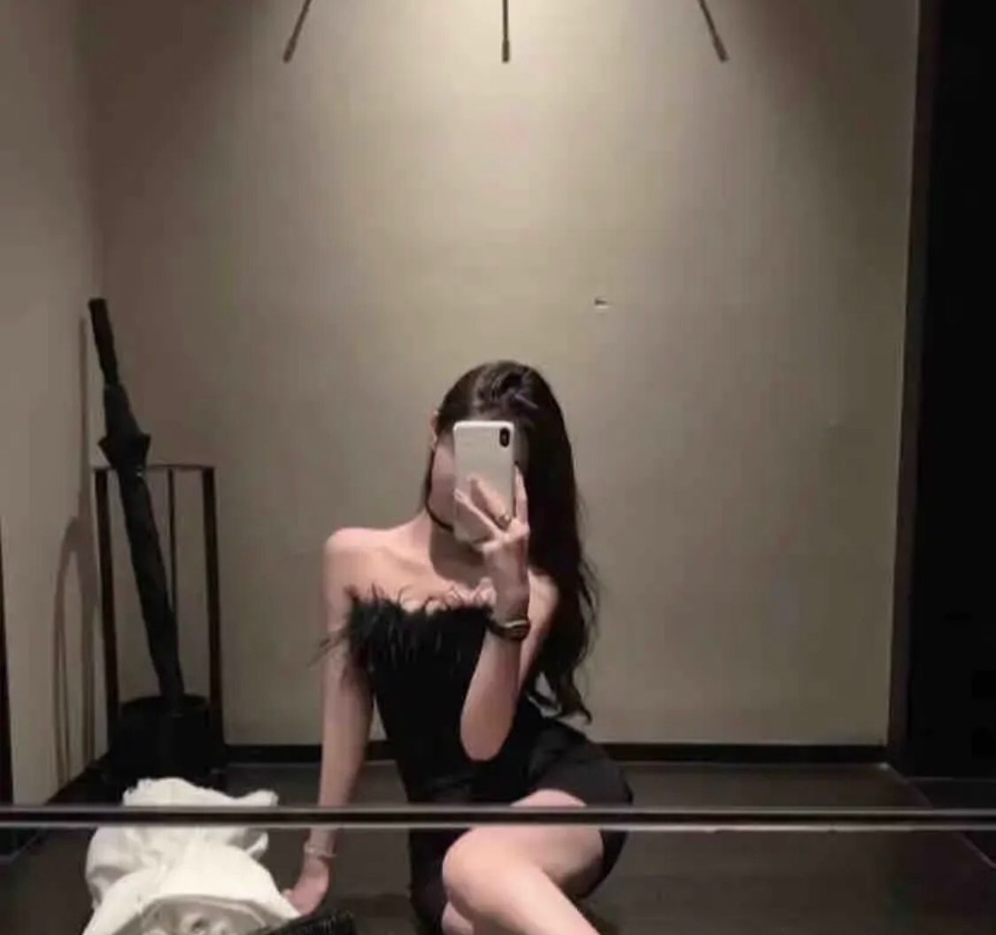 很Sao制服很多的一个妹子