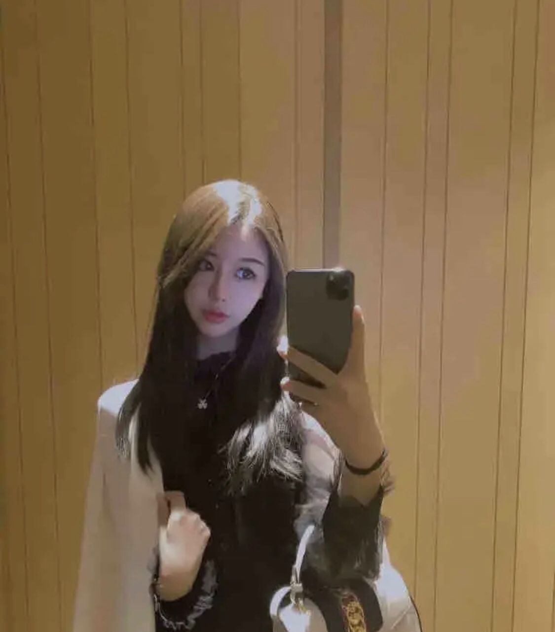 胸很不错的妹子