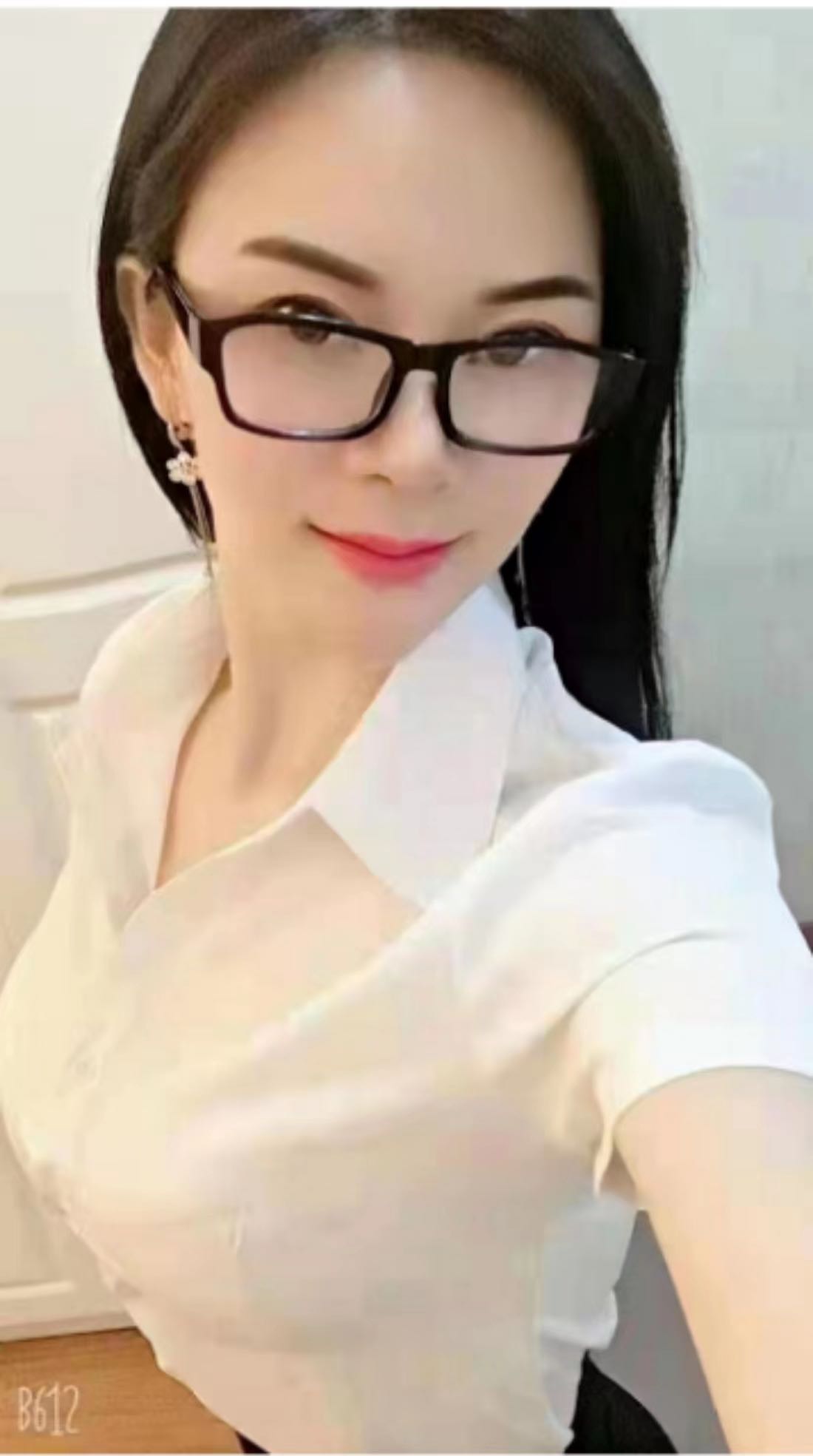 体育场附近熟女贝贝