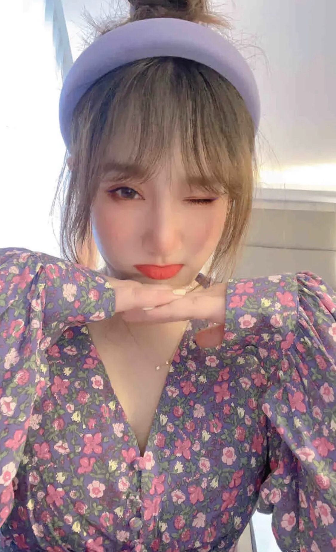 眼神超级勾魂的妹子