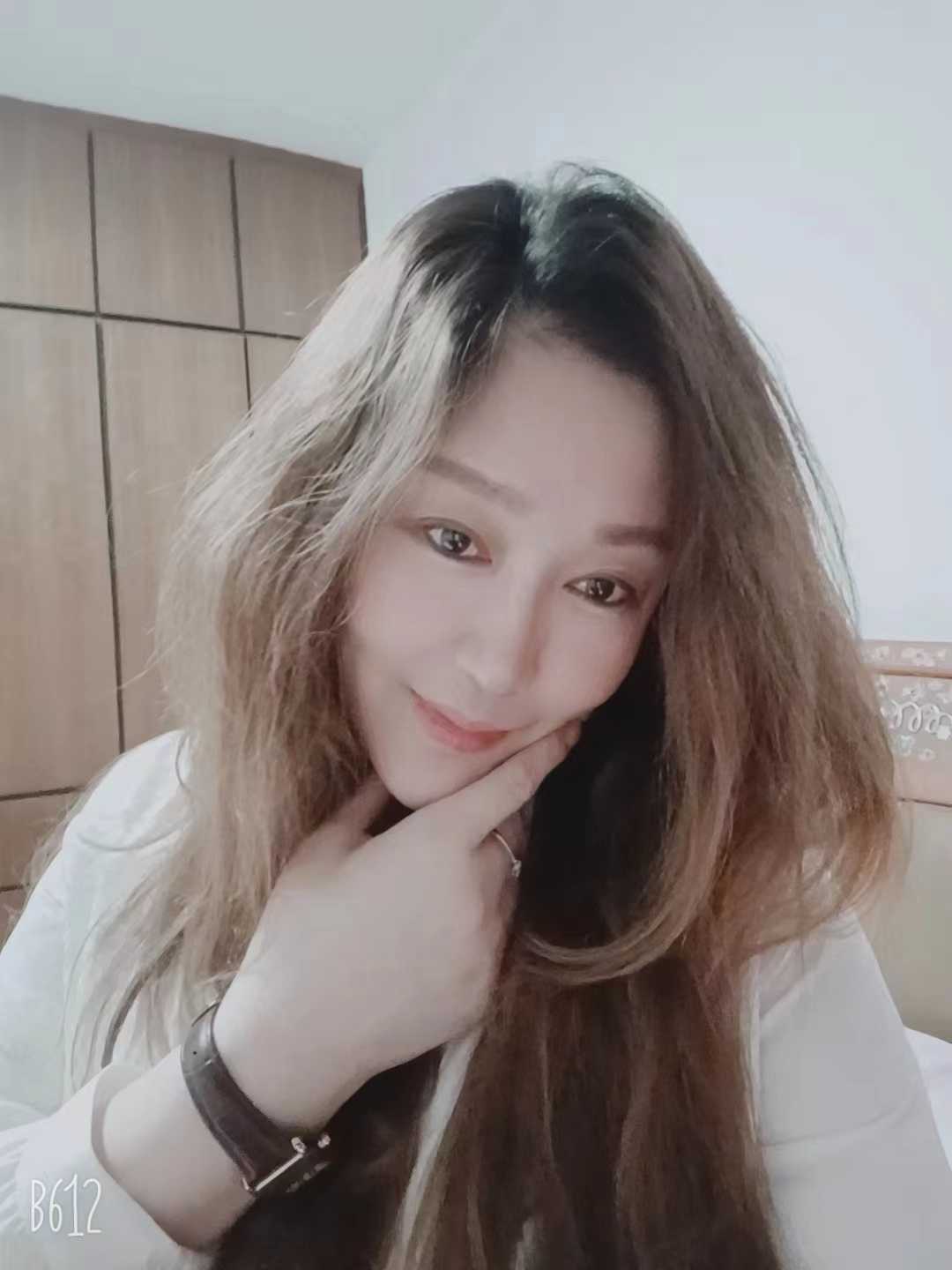 万达广场附近身材丰满少妇