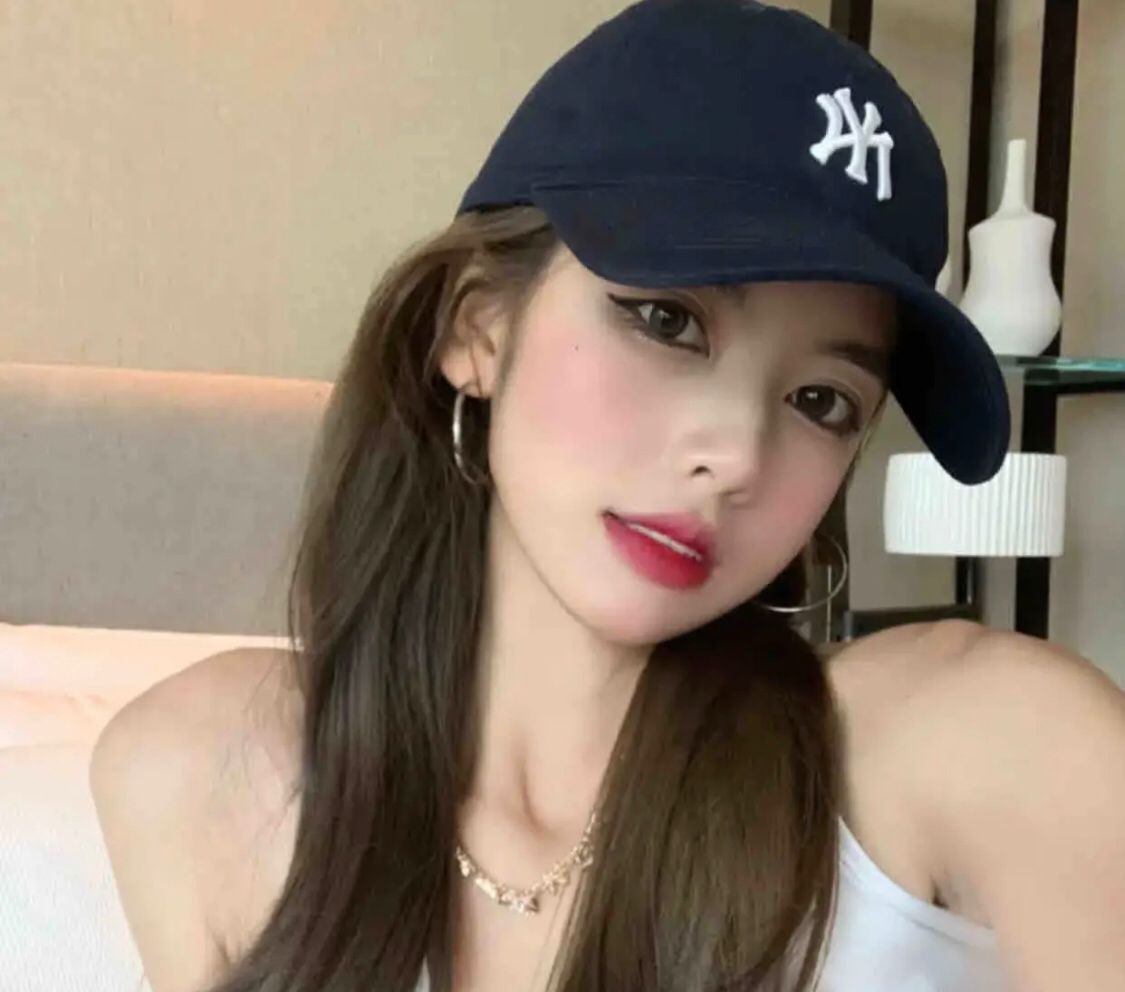 很诱惑的年轻妹子