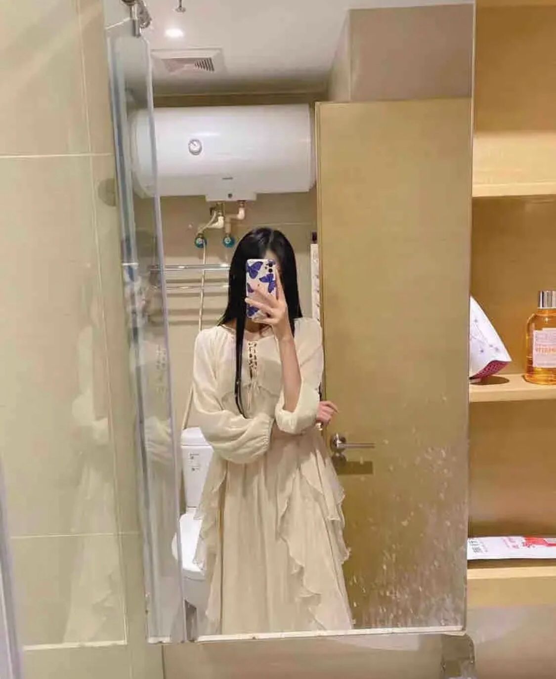 很诱惑的年轻妹子