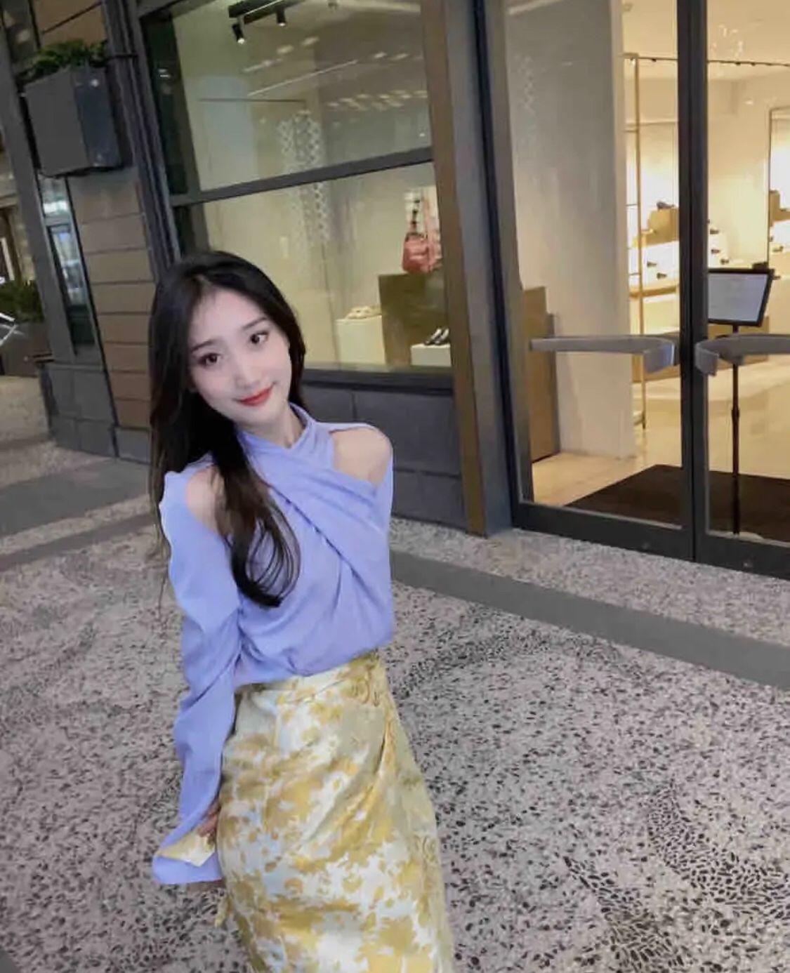 身材颜值都不错的妹子