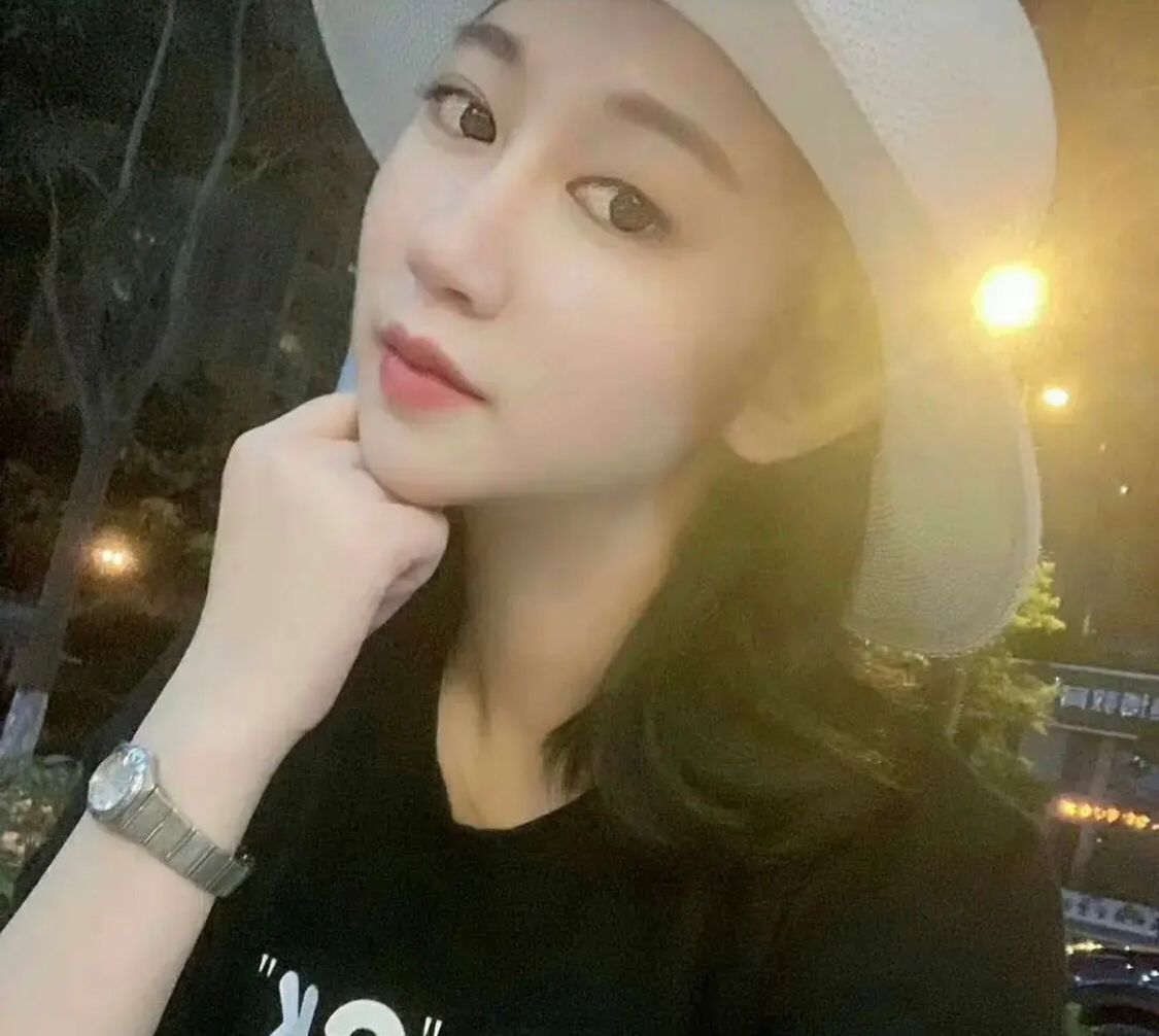 很紧的一个妹子