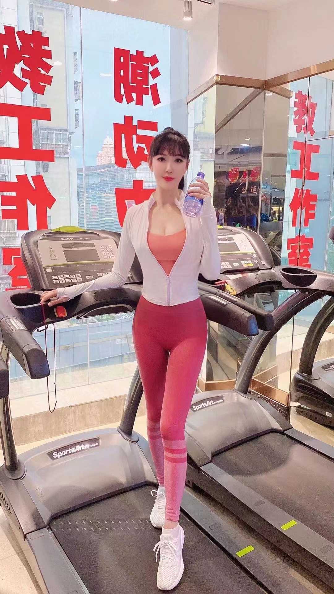 热爱运动的兼职小姐姐