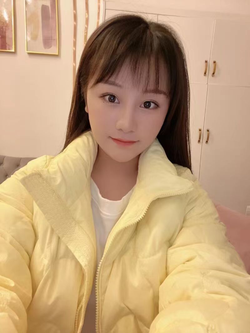 舞蹈专业女生,身材苗条大长腿,长得漂亮