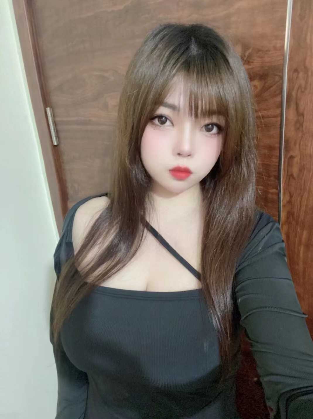 出击人照8分相似的兼职大胸妹