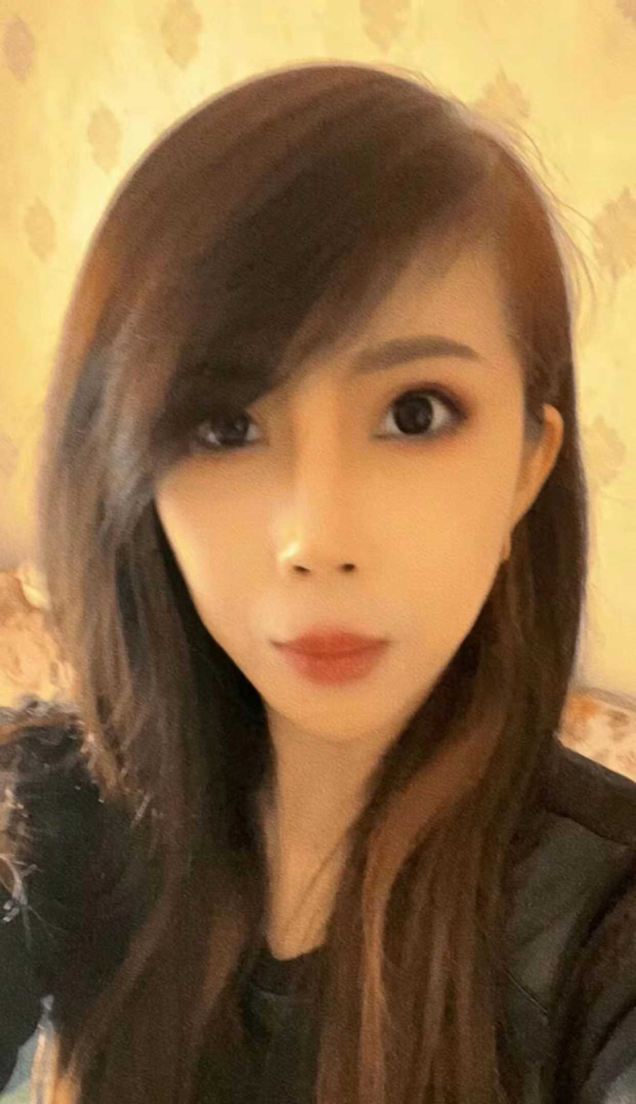 含情脉脉的少妇薇薇